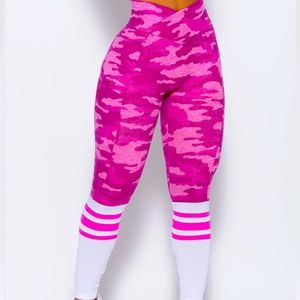 BOMBSHELL SPORTSWEAR PINK CAMO CONTOUR SOCK LEGGINGS